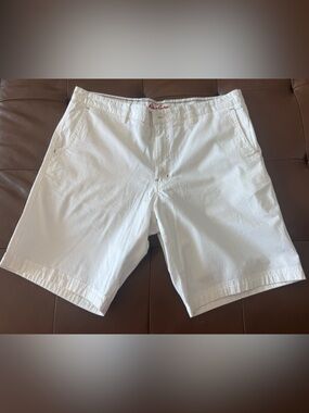 Robert Graham White Flat Front Men’s Shorts